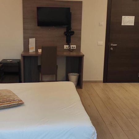 Palazzo Marignano Hotel Melegnano Eksteriør bilde
